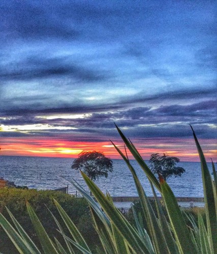 Если не удается увидеть окружающий мир, то надо хотя бы его запостить.