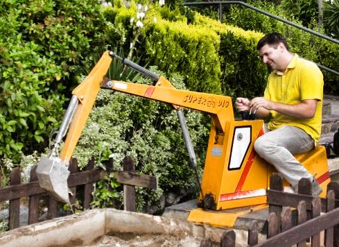 До настоящего себя легче всего докопаться экскаваторщику.