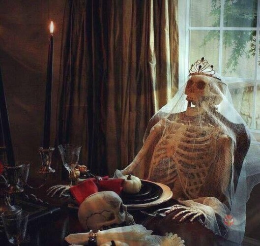 Советы девушкам.  Если долго любоваться собой, можно выйти за себя замуж по любви.