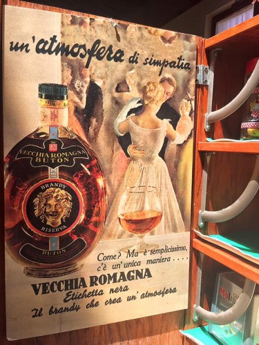 Запьём вину вином, пусть нас не гложет Хоть в пятницу излишне не тревожит...