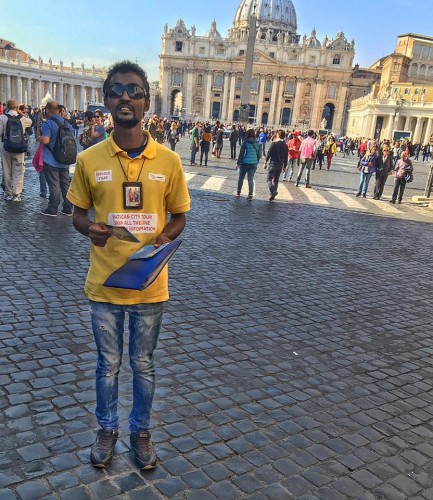 Он обещал привести меня к Храму... за 50 евро Ватикан