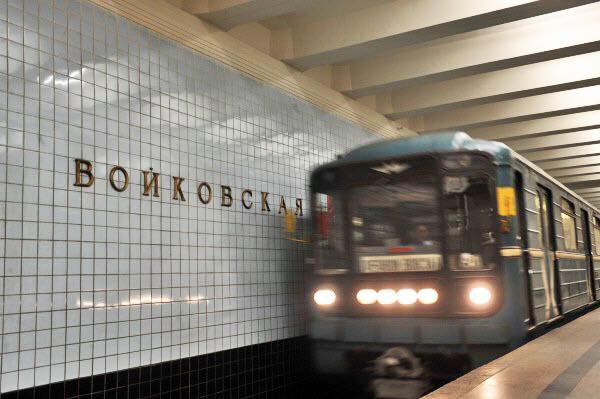 53% москвичей проголосовали за (34% против) того, чтобы оставить в веках имя организатора цареубийства, лично заколовшего штыком царевича, ВОЙКОВА, как память славного советского прошлого, которое нельзя позорить. Имя Войкова носит улица и станция метро. А чтобы за царя не было обидно, его сделали святым. У шизофрении есть своя логика.