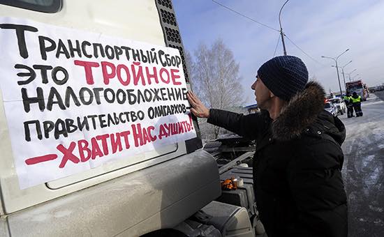 Дальнобойщики ударили калибром, орудийным, крупным, на заре уже Аврора показалась..???