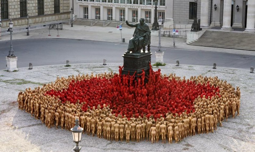 ИНФЕРНАЛЬНОЕ Голый энтузиаст всегда видит свет в конце анального туннеля...