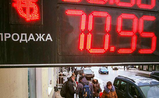 При курсе доллара 70 мы окончательно встали с колен, а при курсе 80 мы, видимо, воспарим к небесам...