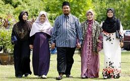 Арабские мужчины ищут не свою половину, четыре пятых...