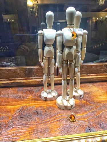 Если вы выбираете свои мысли, как выбираете одежду в шкафу, значит у вас их немного и они, в основном, модные.