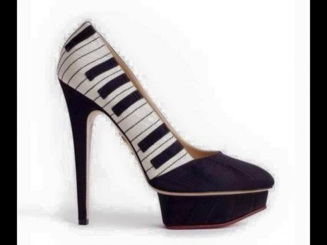 ПостКорпоративное. Мужчина ведет себя с женщиной туда, куда она ему позволяет...