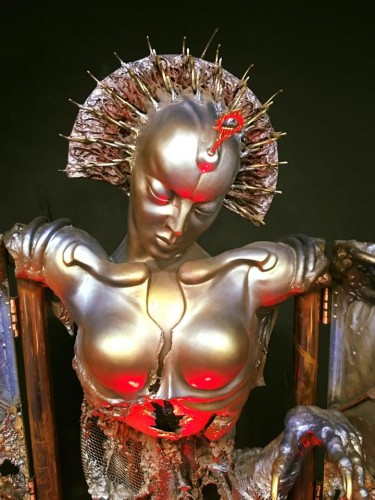 Лучшее, что было заключено в её душе, уже отбывало пожизненный срок наказания...